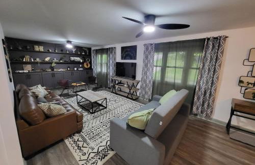 Spacious, Renovated, 5-bedroom Retreat, Near I-85 - Foto 8