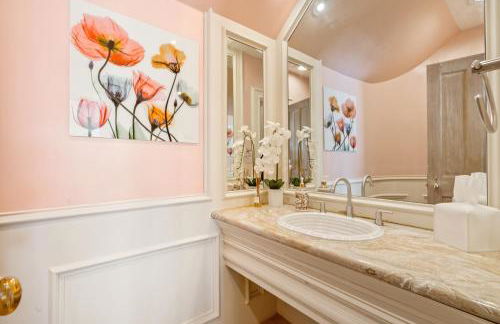 Stunning Waterfront Mansion with Pool and Hottub - Foto 32