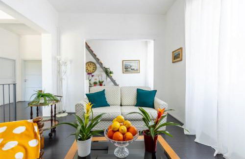 GuestHost - Station Oasis with Parking and Garden - Foto 1