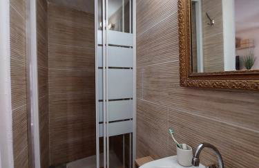 Hyères studio refait à neuf dans la cité médiévale - Foto 2