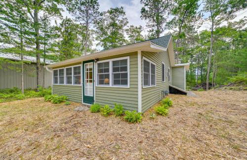 Enchanted Lake Huron Cottage with Beach Access! - Foto 21