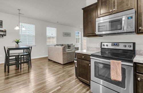 Quiet 3 Bedroom Escape in Ladson with 2 Car Garage - Foto 22