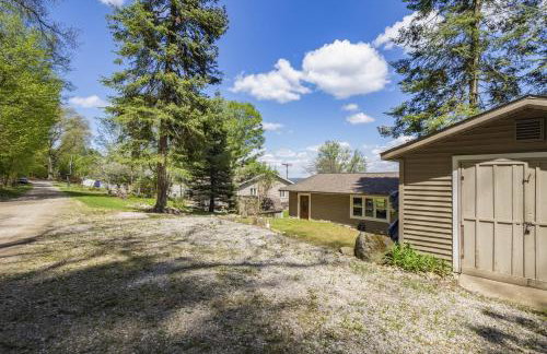 Beautiful Torch Lake House with Beach Access home - Foto 61