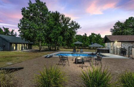 Hot Tub Pool + Firepit + Gameroom ~ Guesthouse - Foto 1