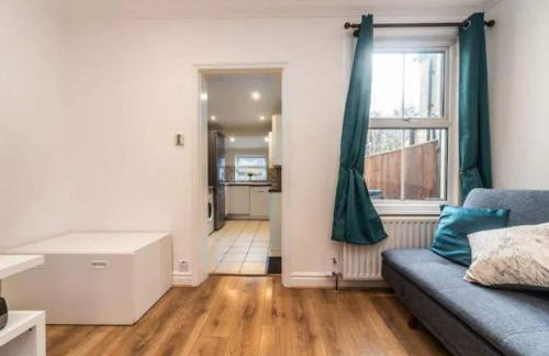 Charming Period Home near Surbiton with Garden - Foto 14