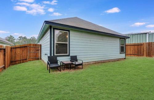 Lake Conroe Family Retreat BBQ, Games, and Boating - Photo 16