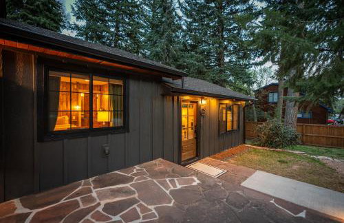 Serene Riverside Retreat with Sauna, Hot Tub, Fire Pit by Forest & Peak Retreats - Foto 34