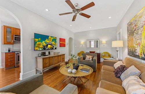 Luxurious Myers Park Living with Screened Porch - Foto 10