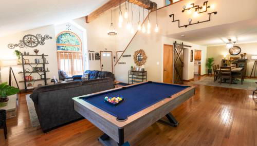 Serenity Falls - Stylish 4Bdr Mountain Retreat, Hot Tub, Pool - Foto 2