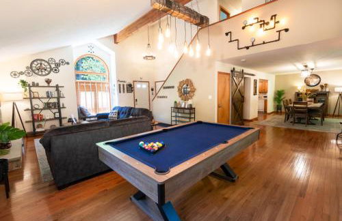 Serenity Falls - Stylish 4Bdr Mountain Retreat, Hot Tub, Pool - Foto 2