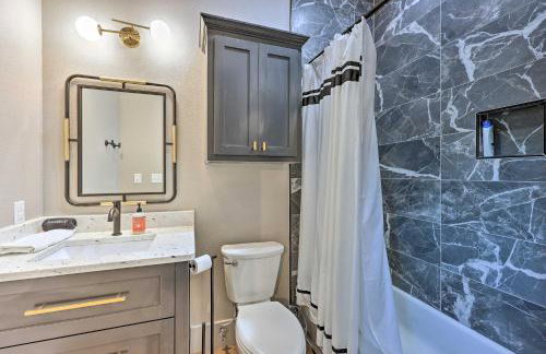 Lavish Riverfront Escape with Gas Grill! - Foto 14