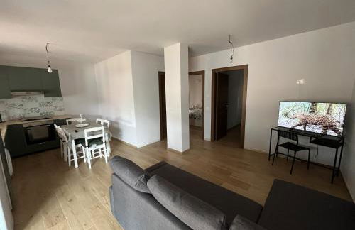 Tra il bosco e il lago - Foto 3