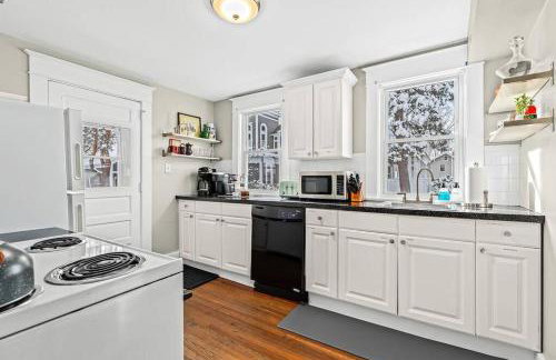 Eclectic Bungalow in the Heart of Royal Oak - Foto 11