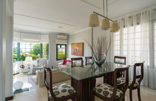 House with cozy garden BBQ and free parking - Foto 8