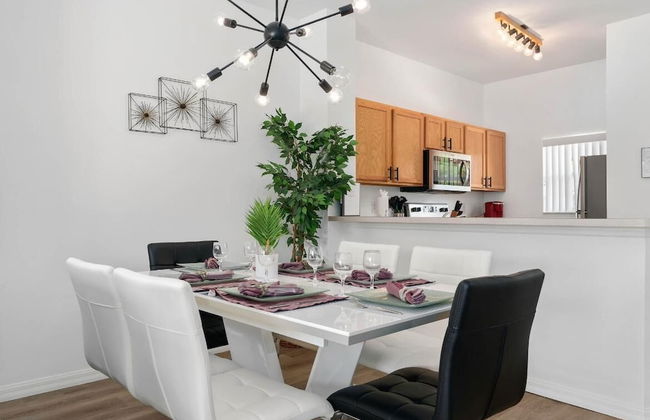 Amazing 3BR 2BA Townhome With Lake View at Terra Verde! - Foto 2