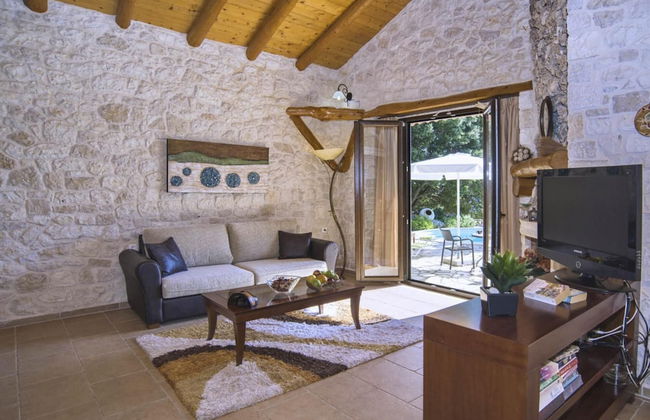 Villa Nionios Large Private Pool Walk to Beach Sea Views A C Wifi - 1033 - Foto 7