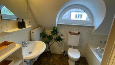 Quiet Center Apartment - 10 min to Center & Oktoberfest - Free Parking - near Nymphenburg Palace & Botanical garden - Photo 2