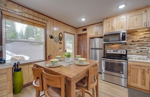 Winter Lake Escape with Access to Ice Fishing! - Foto 11