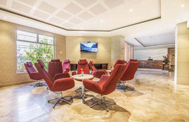 Hotel Plaza Suites - Photo 39