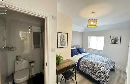 Brain Properties Limited - Contractor and Leisure Stay 4 Bedroom all ensuite house with Parking - Photo 16