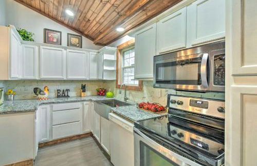 Otto Home with Fire Pit, Tree House and Hot Tub! - Foto 12