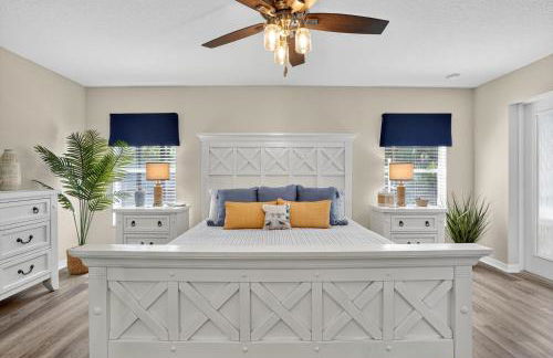 Spacious 4BR Retreat with Heated Pool & Spa home - Foto 26