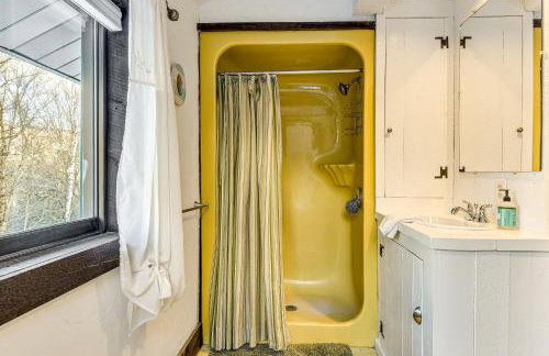 11 Mi to Sugarbush Eclectic Ski House with Hot Tub! - Foto 18