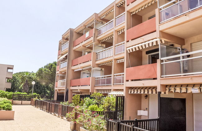 Apartment in Bormes-les-Mimosas with swimming pool and garden - Photo 20