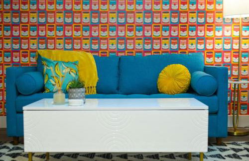 HostWise Stays - King Bed - Free Street Parking - Walkable Location - Foto 16