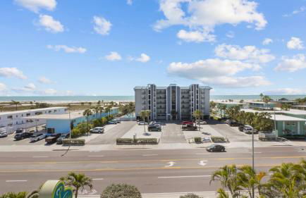 Crystal Palms Treasure Island Retreat Steps from the Beach - Photo 8