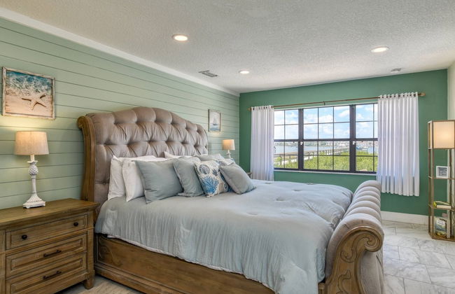 Dolphin View - Photo 1