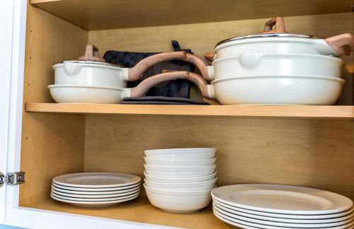 Coastal Haven Minutes From Beaches and Downtown - Foto 13