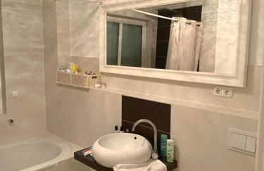 Ganzes Haus nahe Messe und nur 15 Min Zentrum-Hannover - including parking - WLAN - komplett ausgestattet - 3 Schlafräume - Whole Guest House near Fair - and only 15 Min Centre of Hannover - 3 bed rooms - highWLAN - with working places - garden - Foto 9