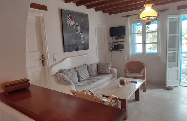 Ornos Beachside 2 Bd Stylish House - Photo 15