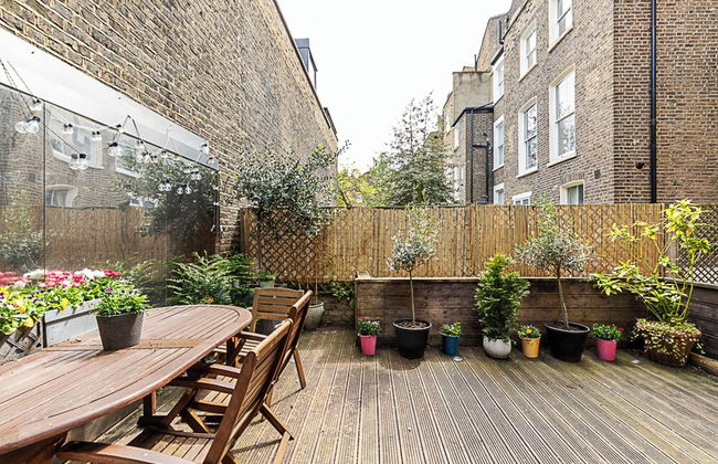 Bright Home Near Little Venice - Photo 31