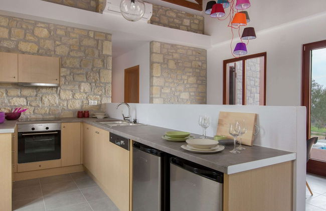 Villa in Arkadi With Pool Near the Sea - Photo 10