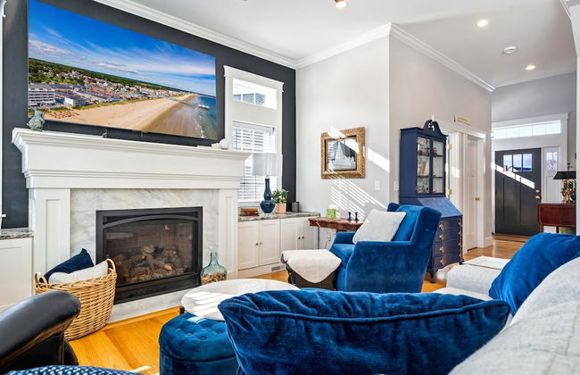 Golf-front Personal Arcade Hot tub Outdoor Kitchen - Photo 16