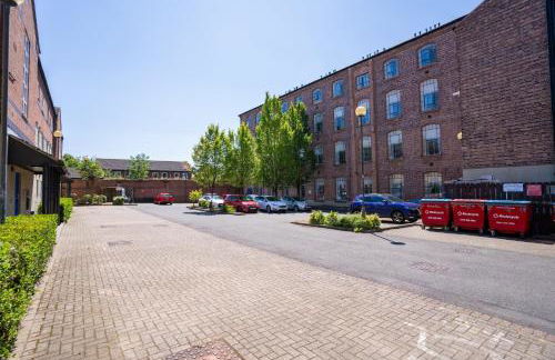 Ensuite Bedrooms with Shared Kitchen and Apartments at Simpsons Hall in Nottingham - Photo 6