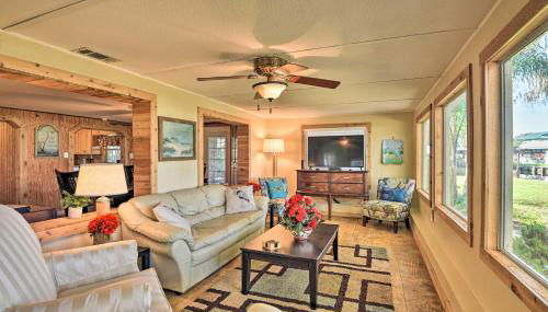 St Johns River Canal Home with Grill! - Foto 3