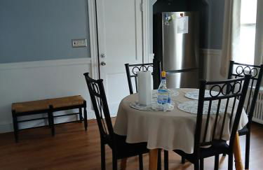 Cozy Urban Retreat - Photo 16