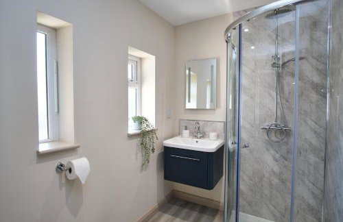 Spacious 4 Bed House Sleeps 6 Parking Garden in Loughborough - Foto 37