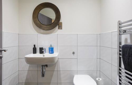 Exclusive Penthouse- 85 Inch Huge TV - Foto 23