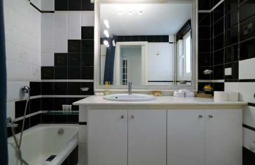 Luxury Villa with Pool, BBQ & Garden in Vouliagmeni - Foto 55