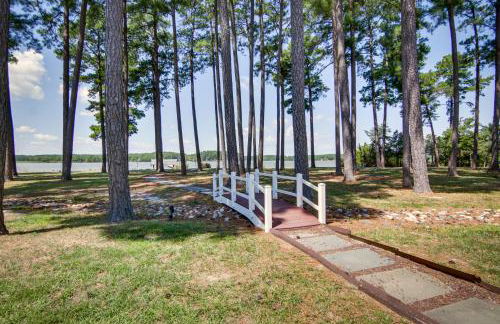 Waterfront Cambridge Gem with Hot Tub, Pool and Dock! - Foto 41