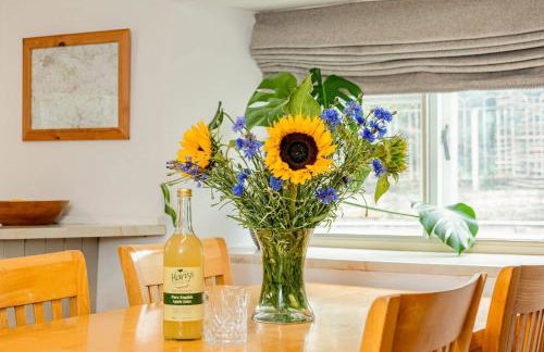 Grade II Listed House Tranquil Garden & Parking - Foto 14