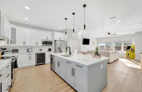 4br3ba Modern Sleeps 10 8 Minutes to Raymond James - Foto 12