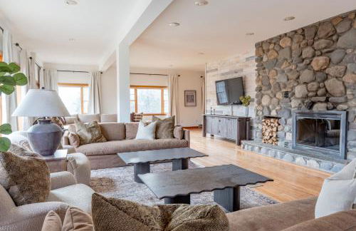 8BR Luxury Maplewood Manor, Hot Tub & Fire Pit - Foto 5