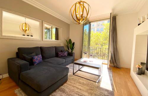 Spacious Elegant on Avenue Diagonal By MyRentalHost - Photo 32