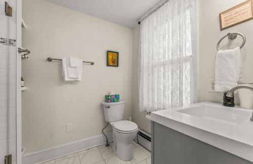 Coastal Victorian Home Walk to Downtown - Foto 26