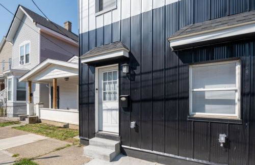 Walnut Hills, 5min to UC, Sleeps 7ppl, Lux Beds, Smart TVs - Foto 41